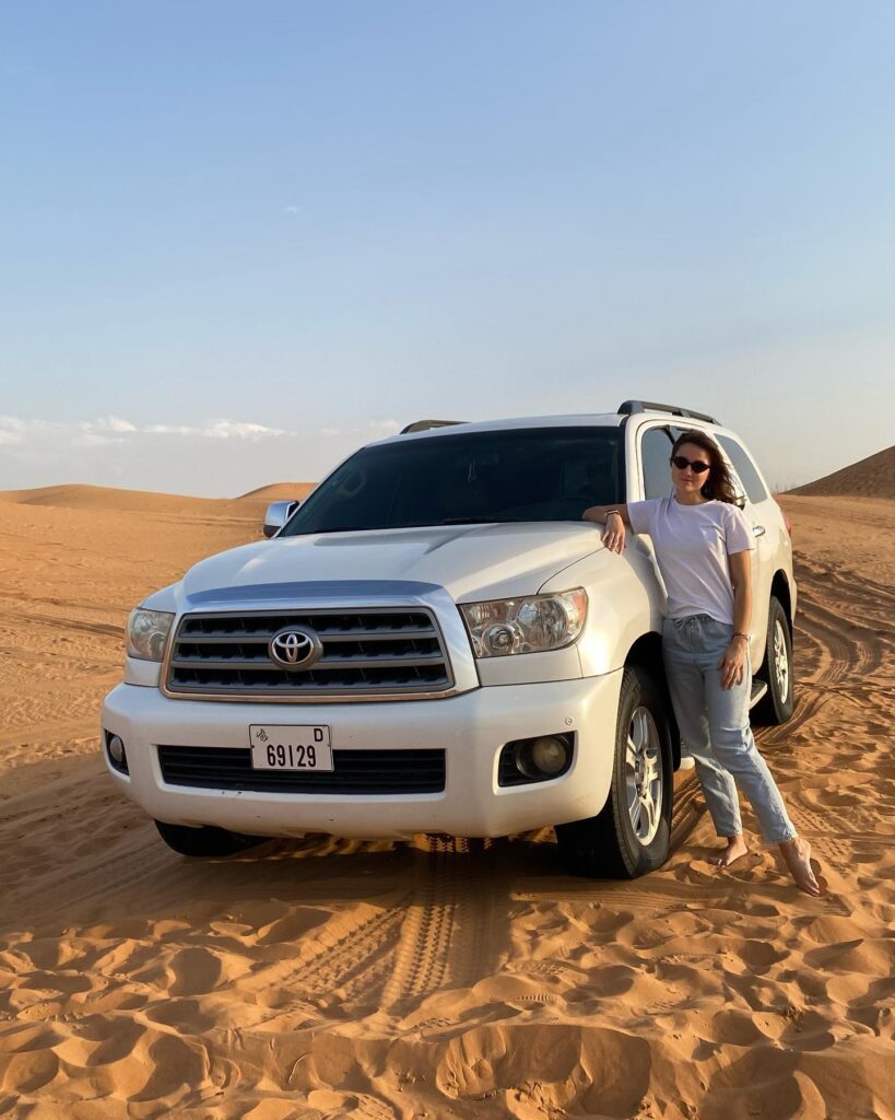 Photo by Маркетолог Мари ☀️ Жизнь заграницей 📍Дубай on March 08, 2024. May be an image of 1 person, truck, outdoors and text.